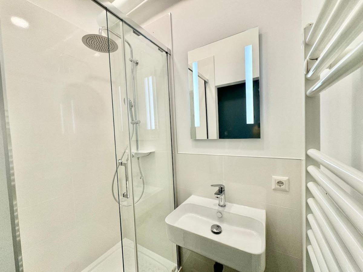Stylish & Renovated With Free Parking Apartament