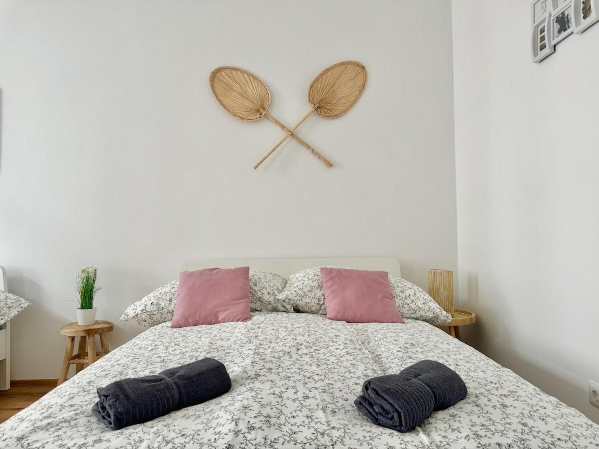 Apartament Stylish & Renovated With Free Parking