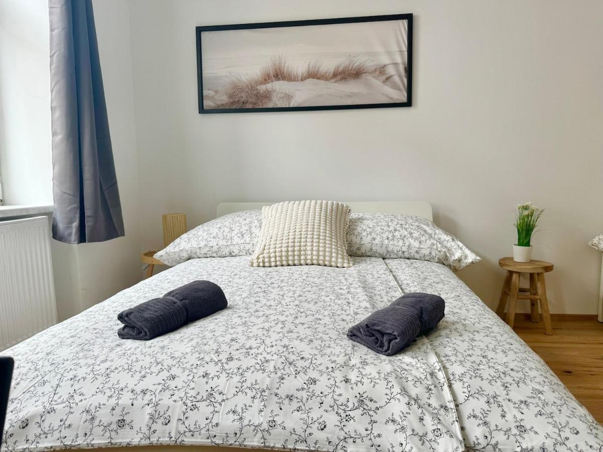 Stylish & Renovated With Free Parking Apartament *